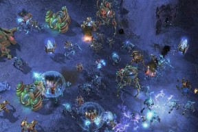 在《星际争霸2》中神族传送的操作方法是什么？