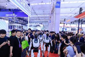 十余款首发首创产品发布，具身智能机器人成焦点