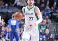 篮球明星的获胜技巧——技惊四座、才华横溢（从球场角度揭秘明星们如何取得胜利）