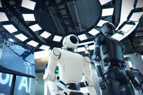Robot for AI，动易科技携两款人形机器人及摆线关节模组系列产品亮相 WAIC 2025