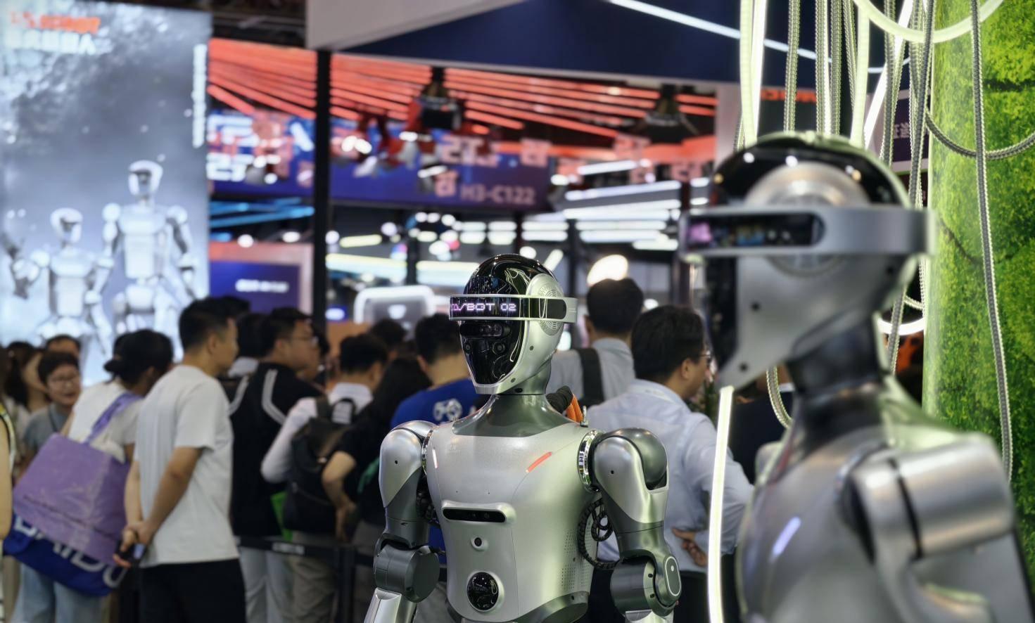 灵宝 CASBOT 亮相 WAIC 2025，双新品发布诠释「人机共生」愿景  第3张