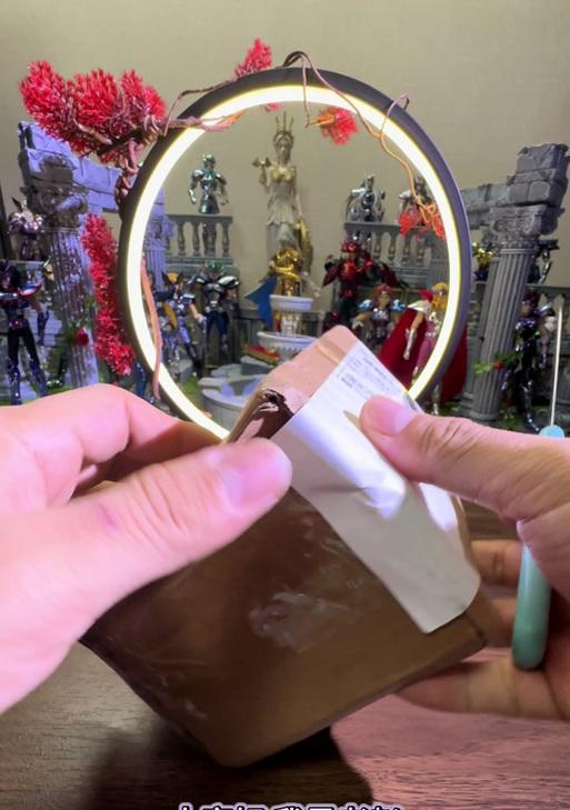 绝地求生中如何切换头盔？修甲与头盔切换的正确步骤是什么？  第2张