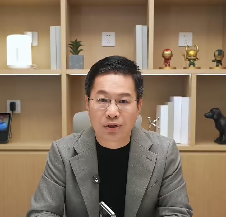 iPhone Air成苹果最不保值手机；黄仁勋：4点起来工作，子女不敢懈怠；影翎全景无人机正式上市，6799起售  第5张