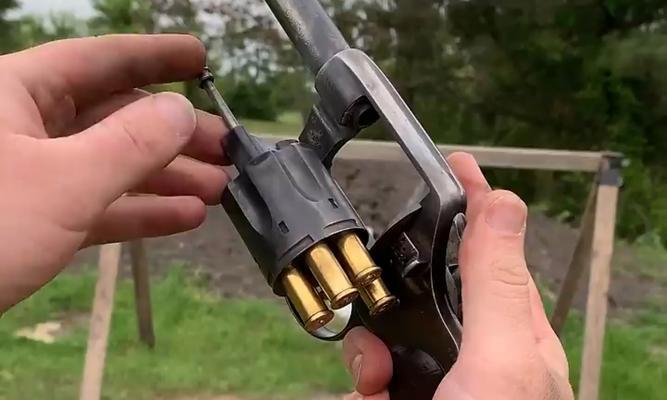 六发左轮新人战斗手册（游戏新手必备）  第2张